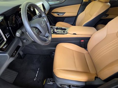 Used 2025 Lexus NX 250 FWD w/ Premium Package image 6
