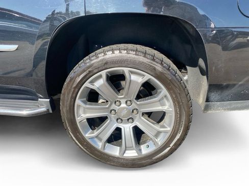 Used 2019 Cadillac Escalade Premium Luxury AWD/4WD image 10