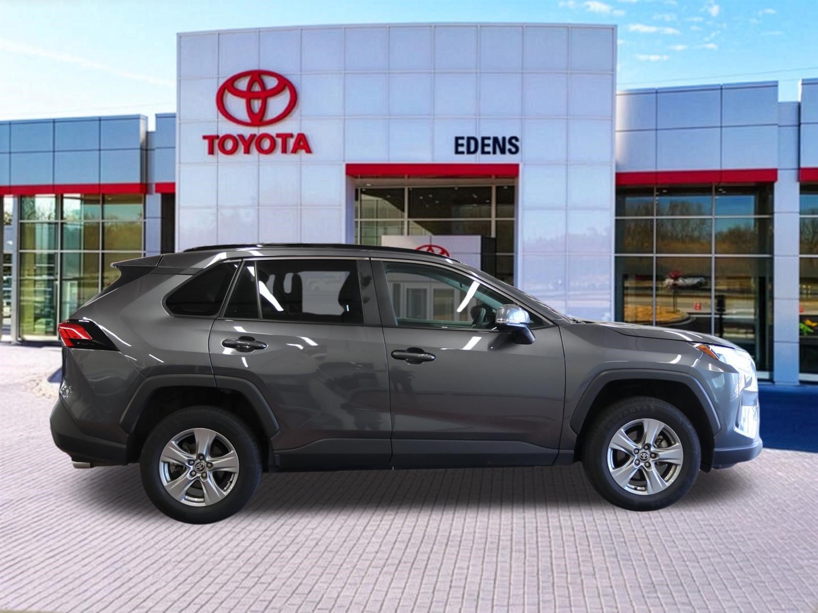 Used 2024 Toyota RAV4 XLE FWD image 2