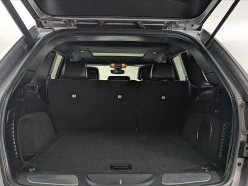 Used 2019 Jeep Grand Cherokee Limited w/ Luxury Group II image 18