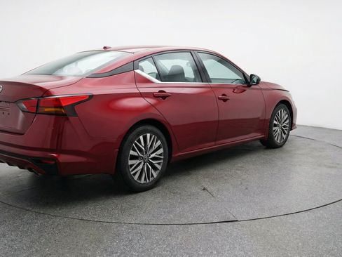 Used 2025 Nissan Altima 2.5 SV FWD image 9