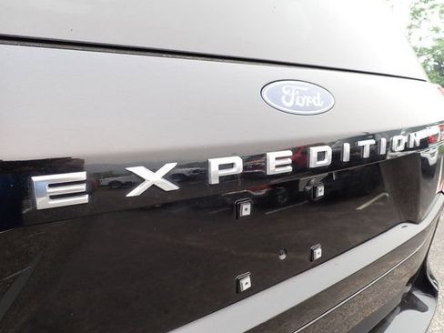 Used 2025 Ford Expedition Platinum w/ Driver's Package AWD/4WD image 5