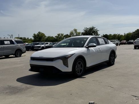 New 2026 Kia K4 FWD image 8