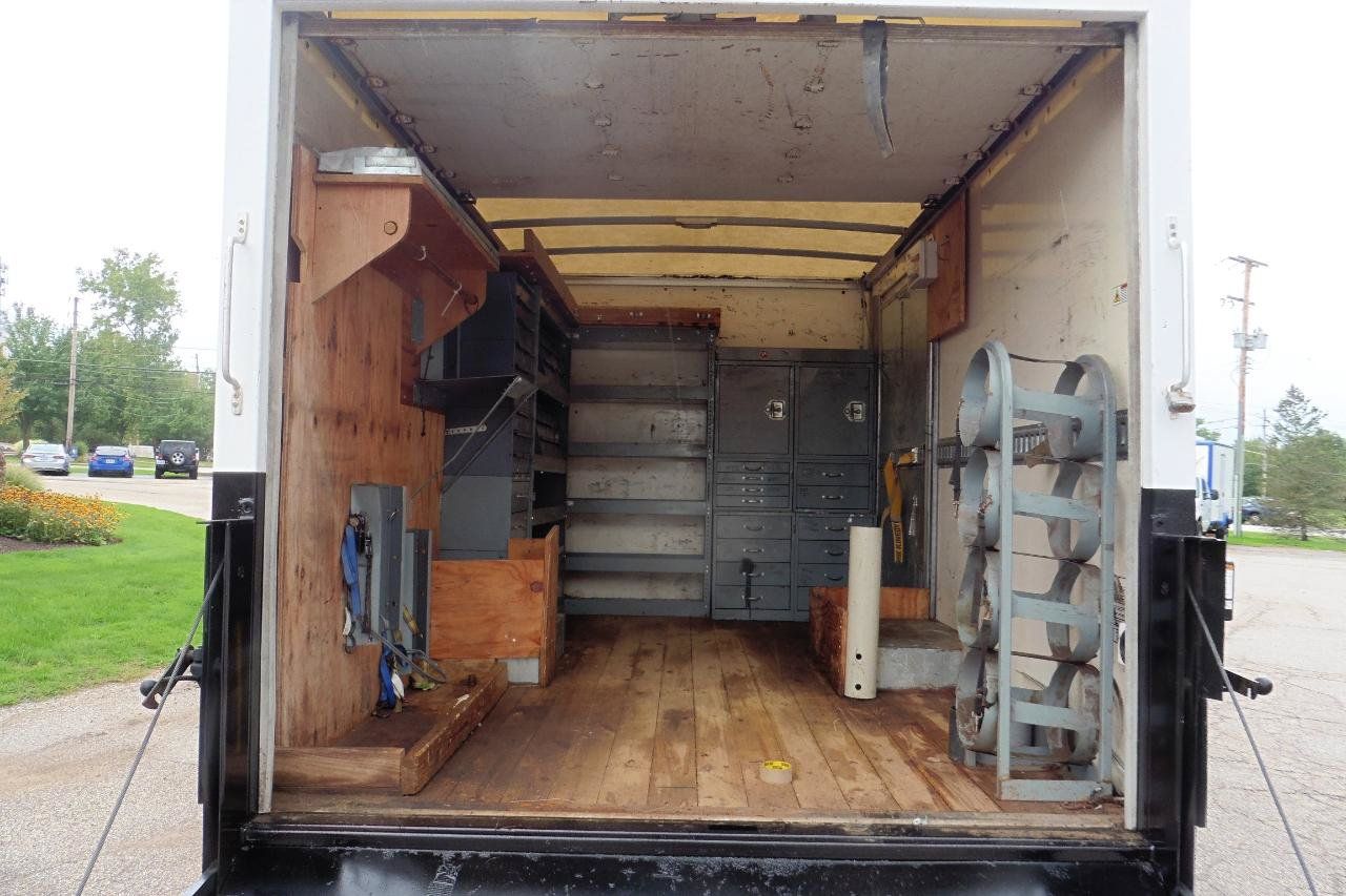 Used 2018 Chevrolet Express 3500 RWD image 4