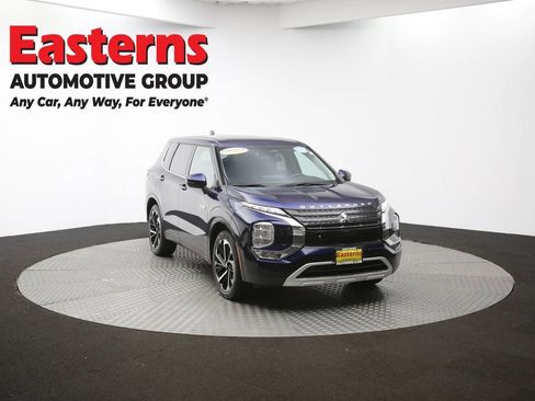 Used 2023 Mitsubishi Outlander SE image 48