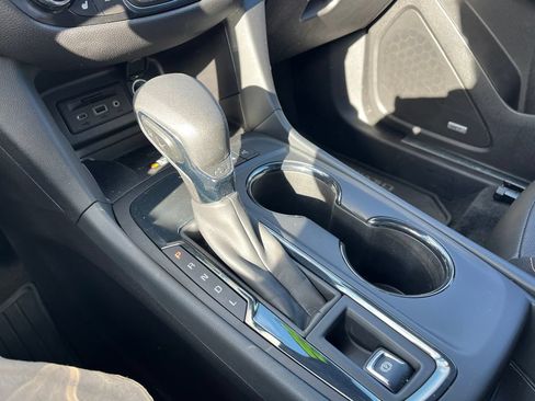 Used 2024 Chevrolet Equinox Premier FWD image 24