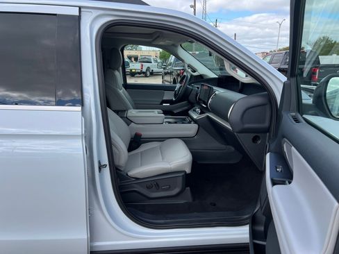 New 2025 Ford Expedition Active RWD image 9