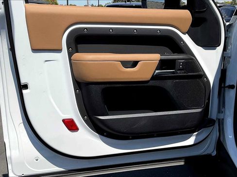 New 2025 Land Rover Defender 90 V8 image 24