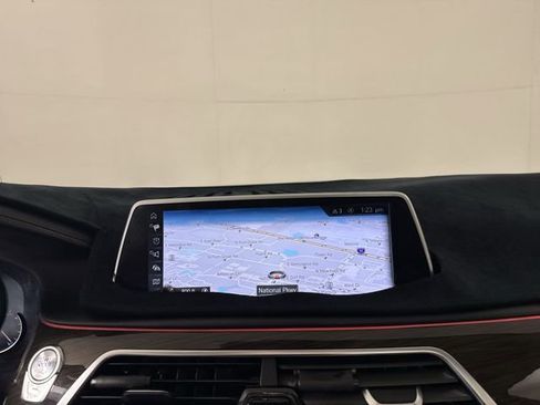 Used 2016 BMW 750i xDrive AWD/4WD image 7