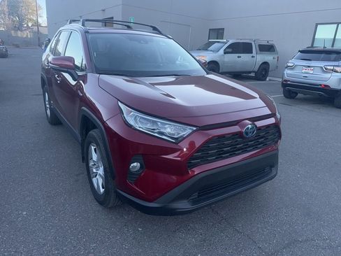 Used 2020 Toyota RAV4 XLE image 1