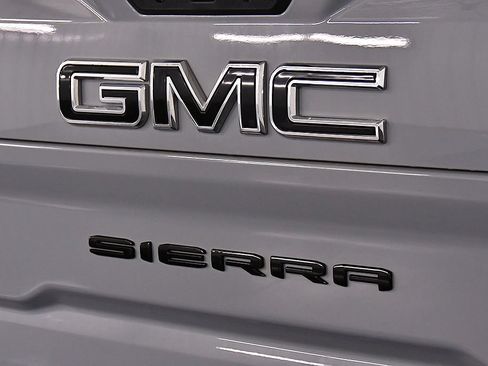 Used 2025 GMC Sierra 2500 AT4 AWD/4WD image 11