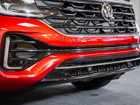 Used 2024 Volkswagen Atlas Cross Sport SEL R-Line AWD/4WD image 17