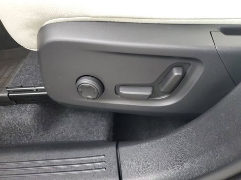 Certified 2026 Volvo XC40 B5 Plus w/ Protection Package Premier AWD/4WD image 22