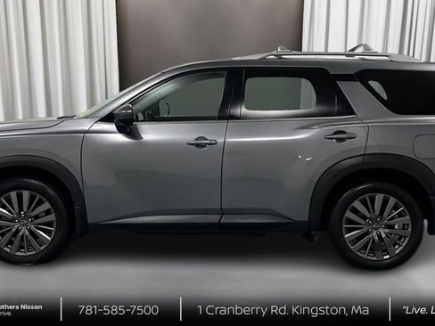 Used 2023 Nissan Pathfinder SL w/ SL Premium Package AWD/4WD image 8