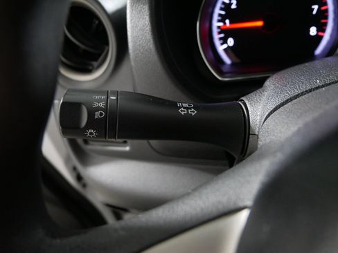 Used 2013 Nissan Versa SV image 31