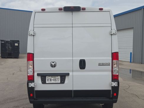 Used 2024 RAM ProMaster 2500 w/ Convenience Group FWD image 4