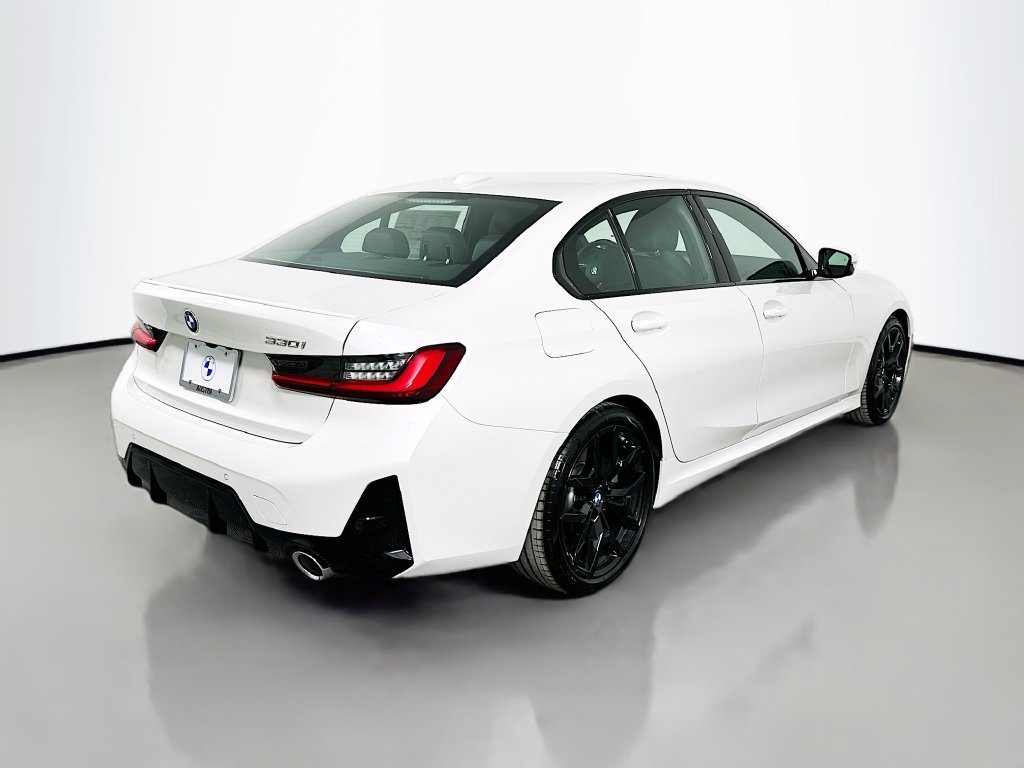 Used 2026 BMW 330i Sedan w/ M Sport Package RWD image 5