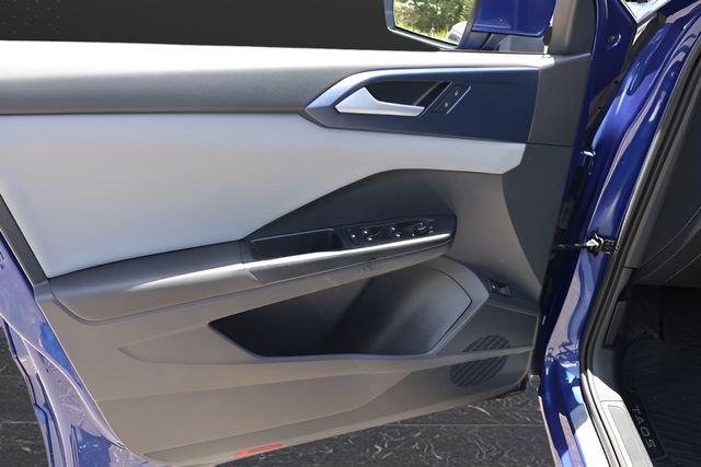 Certified 2023 Volkswagen Taos SE FWD image 10