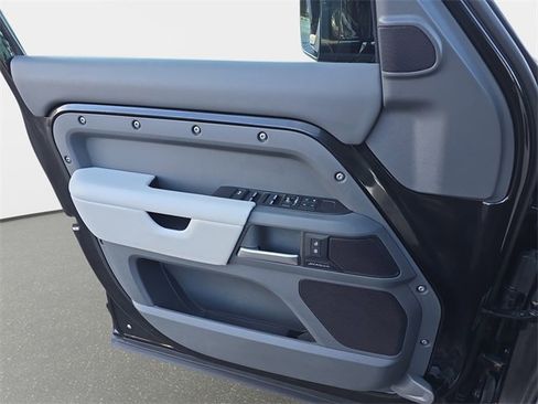 Used 2025 Land Rover Defender 110 S image 25