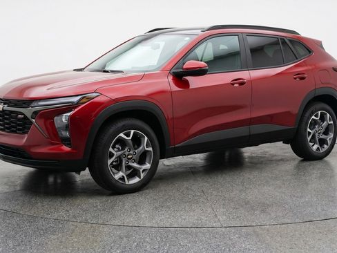 Used 2025 Chevrolet Trax LT FWD image 3