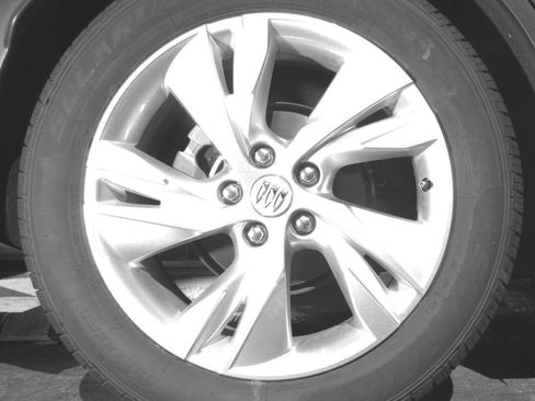 Used 2025 Buick Encore GX Preferred AWD/4WD image 15