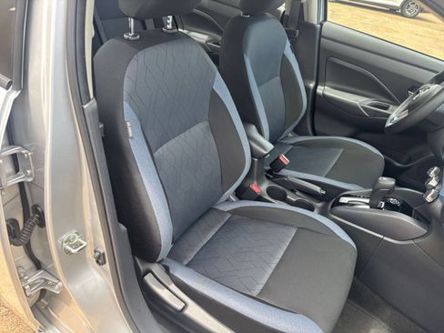 Used 2025 Nissan Versa SV FWD image 34
