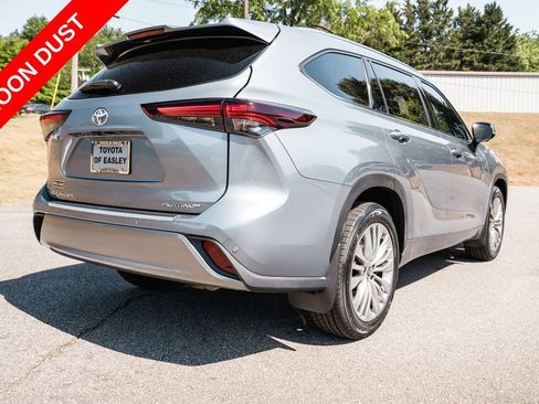 Used 2024 Toyota Highlander Platinum FWD image 8