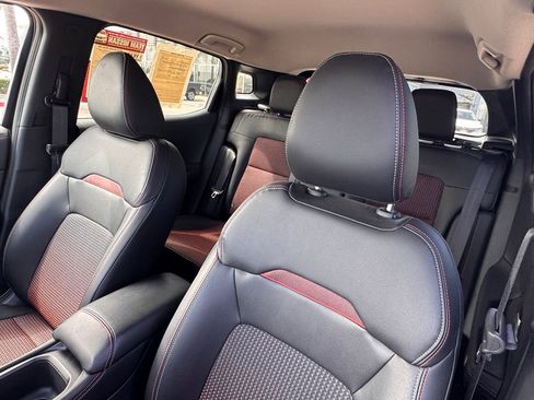 Certified 2025 Nissan Kicks SR FWD image 12