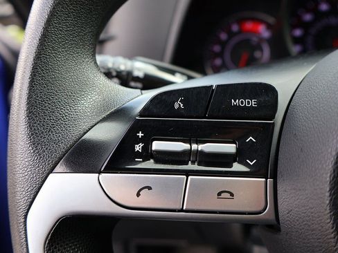 Used 2023 Hyundai Elantra SEL image 37