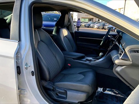 Used 2024 Toyota Camry SE image 8