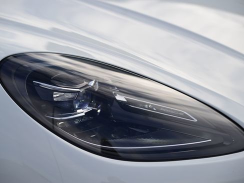 Certified 2025 Porsche Macan image 11