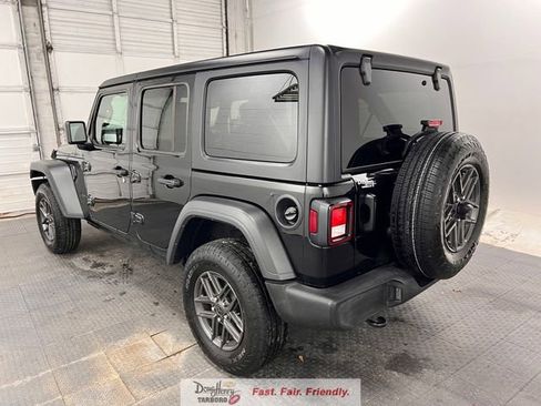 Used 2025 Jeep Wrangler Unlimited Sport AWD/4WD image 7