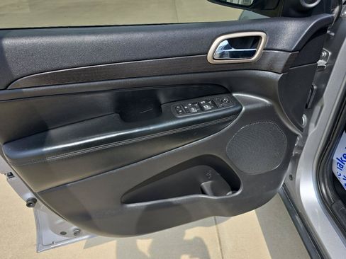 Used 2016 Jeep Grand Cherokee Laredo w/ Quick Order Package 23E AWD/4WD image 18