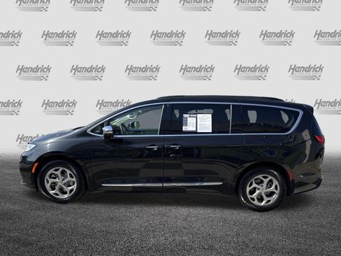 Used 2023 Chrysler Pacifica Limited FWD image 7