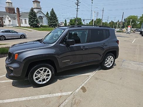 Certified 2022 Jeep Renegade Latitude image 7