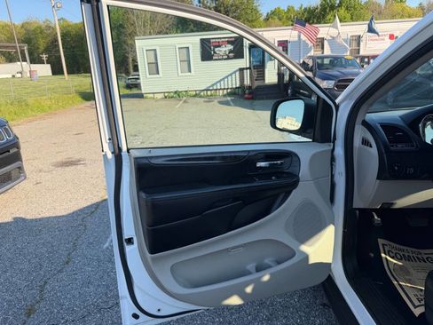 Used 2015 Dodge Grand Caravan American Value Package image 9