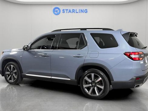 Used 2025 Honda Pilot Touring image 4