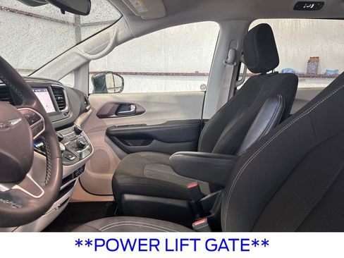 Used 2023 Chrysler Voyager LX FWD image 16