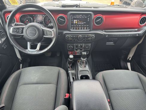 Used 2019 Jeep Wrangler Unlimited Rubicon AWD/4WD image 2