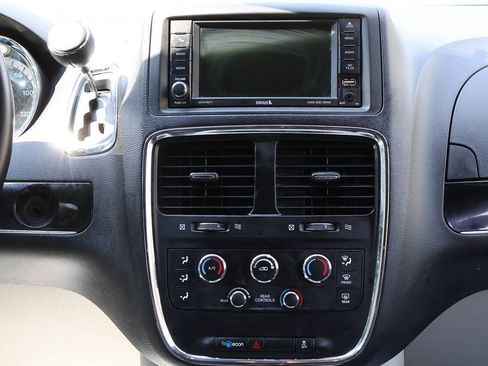 Used 2017 Dodge Grand Caravan SXT FWD image 29