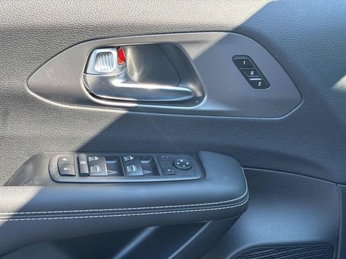 New 2025 Chrysler Pacifica Select FWD image 26