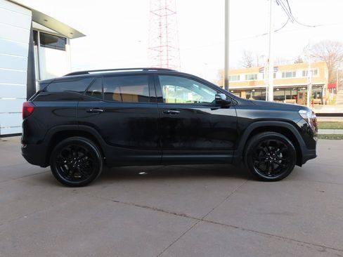 Used 2022 GMC Terrain SLT w/ Tech Package image 8