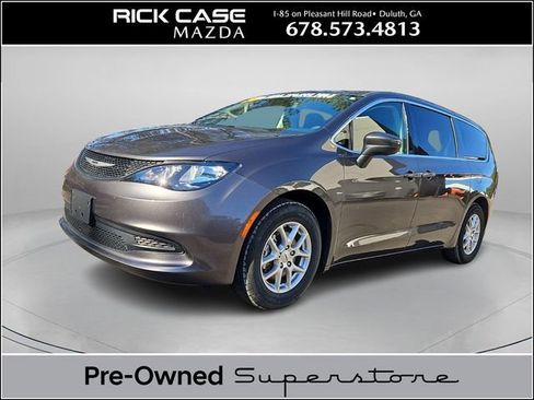 Used 2023 Chrysler Voyager LX image 1