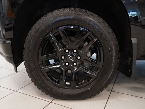Used 2022 Chevrolet Silverado 1500 RST w/ LPO, Blackout Package AWD/4WD image 15