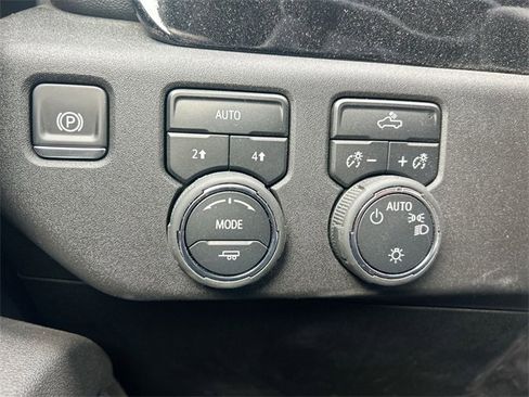 Used 2025 Chevrolet Silverado 1500 LT image 23