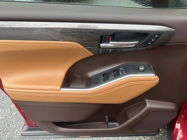 Certified 2021 Toyota Highlander Platinum FWD image 7