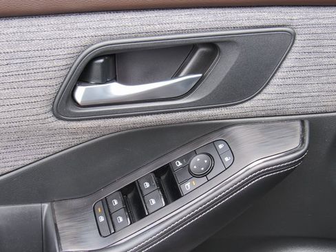 Used 2021 Nissan Rogue SV image 11