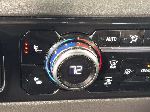 Used 2025 GMC Sierra 1500 SLT AWD/4WD image 26