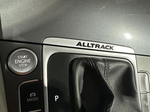 Used 2017 Volkswagen Golf SE image 26