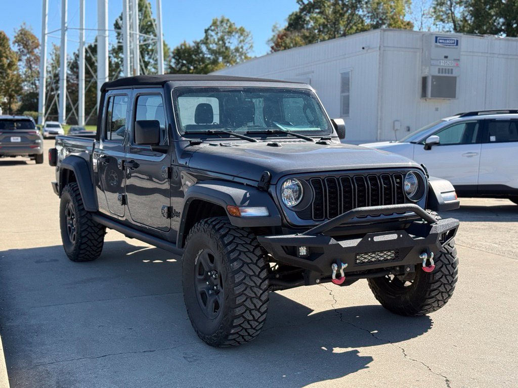 Used 2024 Jeep Gladiator Sport AWD/4WD image 4